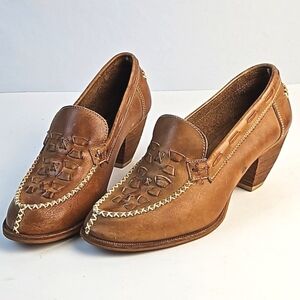 Vintage 70s Intaglio Madi in Brazil Tan Woven Leather Block Heel Loafer Pump